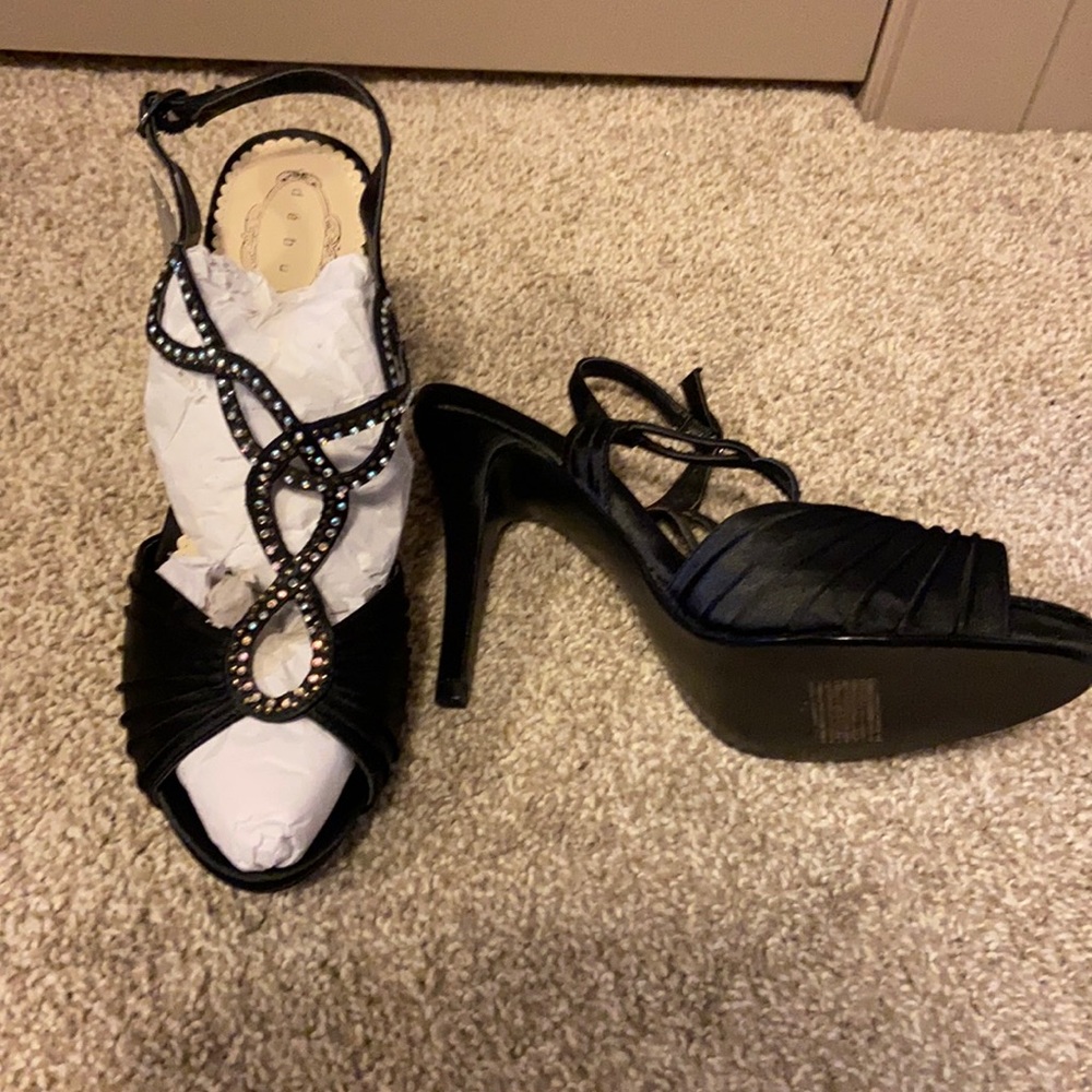 Black party shoes with rhinestones and satin